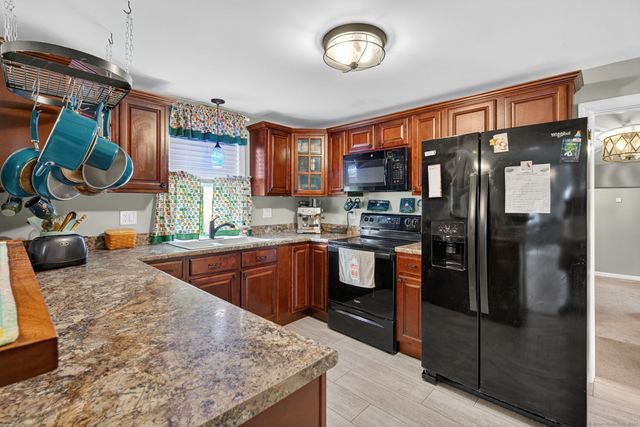 16 West Street, East Hampton, CT 06424