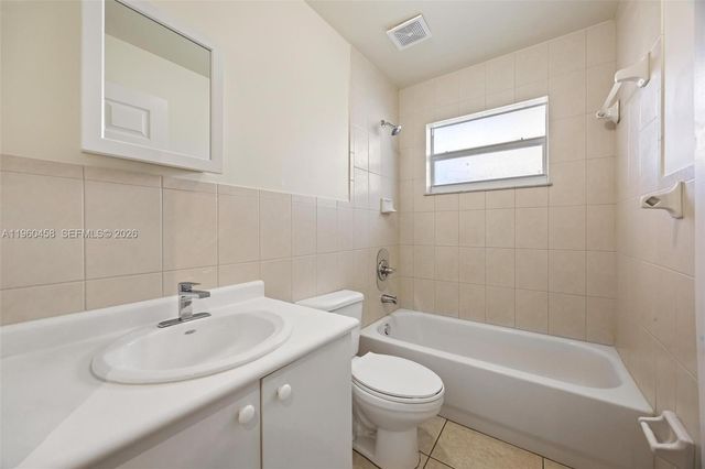 3072 NW 14th St A, Miami, FL 33125