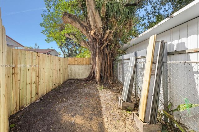 3072 NW 14th St A, Miami, FL 33125