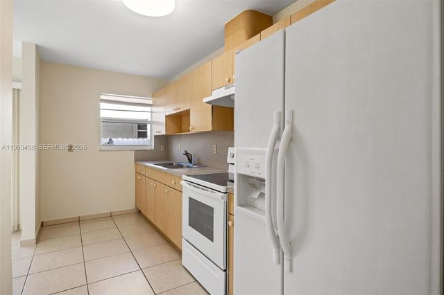 3072 NW 14th St A, Miami, FL 33125