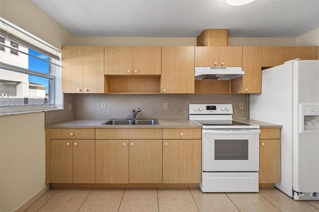 3072 NW 14th St A, Miami, FL 33125