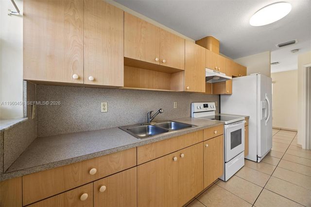 3072 NW 14th St A, Miami, FL 33125