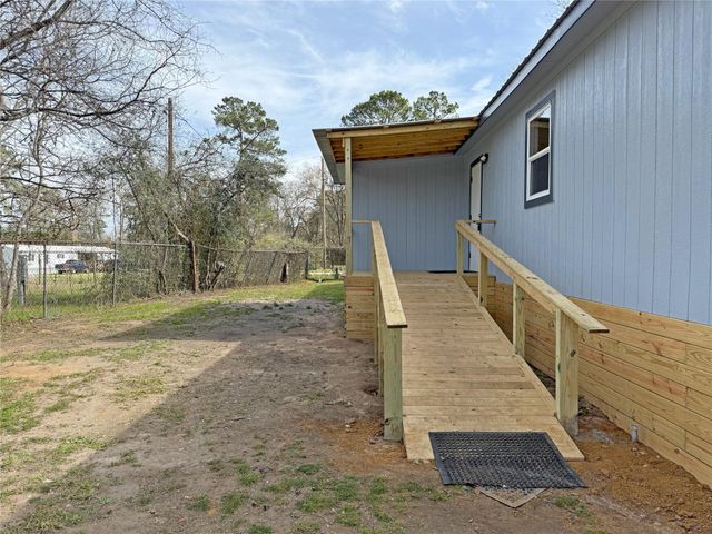 325 Bar Park Loop, Coldspring, TX 77331