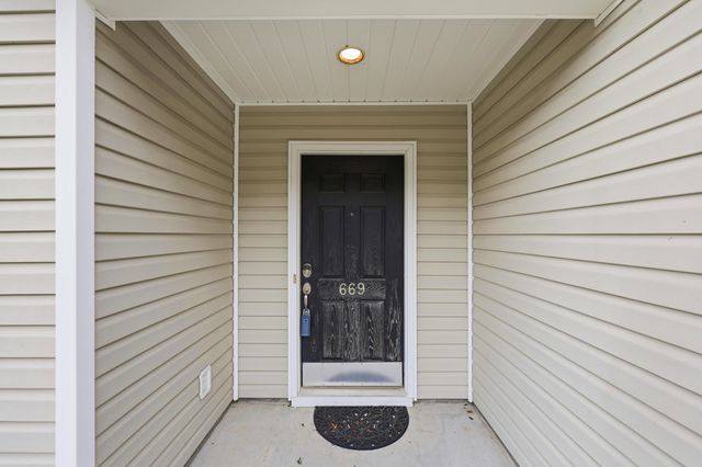 669 Twinflower St., Little River, SC 29566
