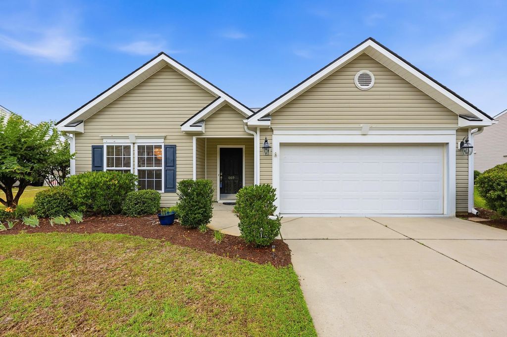 669 Twinflower St., Little River, SC 29566