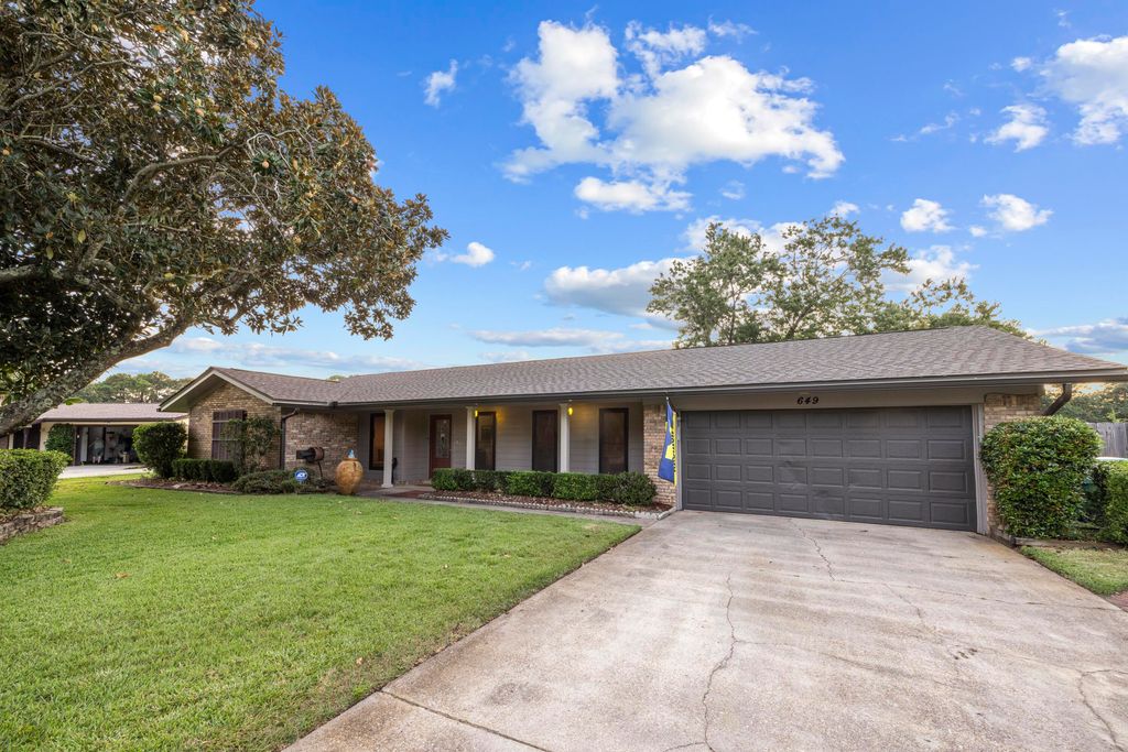 649 Overbrook Drive, Fort Walton Beach, FL 32547