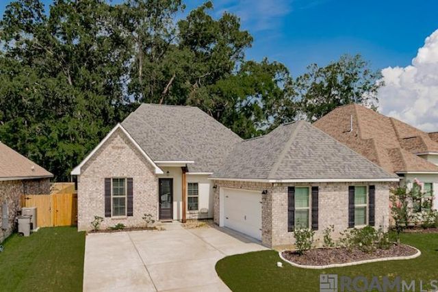 18955 Corlis Green Dr, Zachary, LA 70791