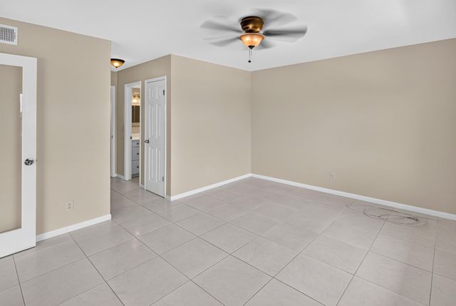 231 E Lantana Road 204, Lantana, FL 33462