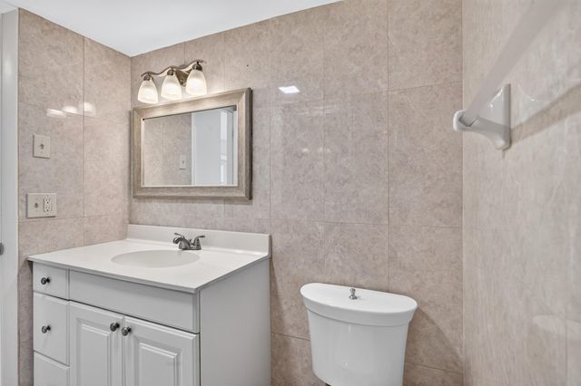 231 E Lantana Road 204, Lantana, FL 33462