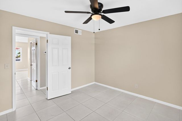 231 E Lantana Road 204, Lantana, FL 33462