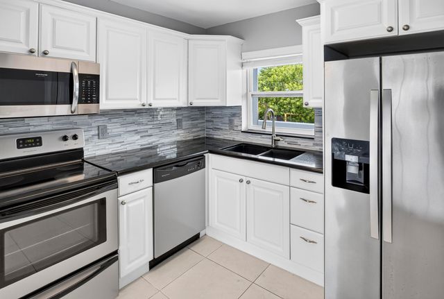 231 E Lantana Road 204, Lantana, FL 33462