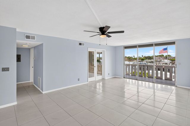 231 E Lantana Road 204, Lantana, FL 33462