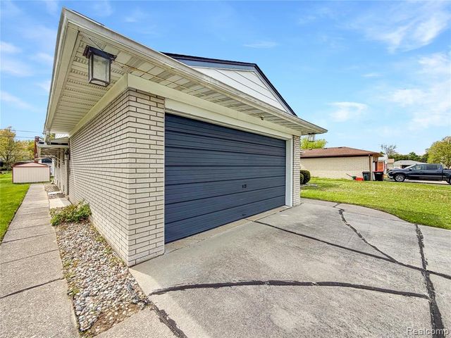 29467 Leemoor Drive, Southfield, MI 48076