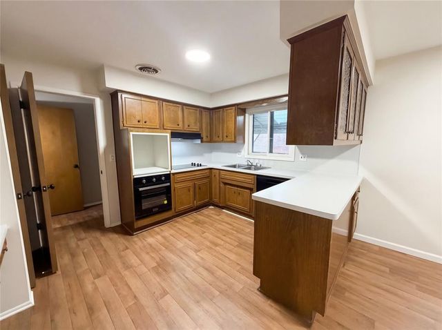 29467 Leemoor Drive, Southfield, MI 48076