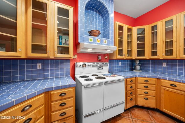 9690 N Linda Vista Place, Tucson, AZ 85742