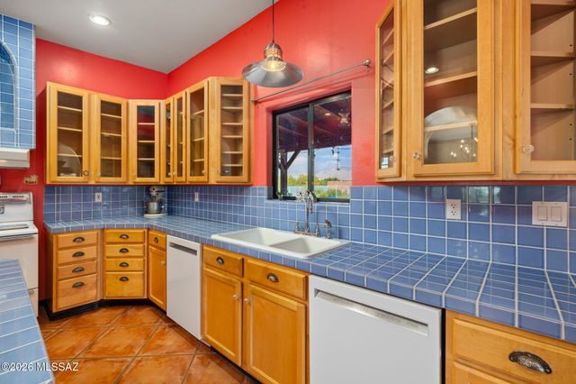 9690 N Linda Vista Place, Tucson, AZ 85742