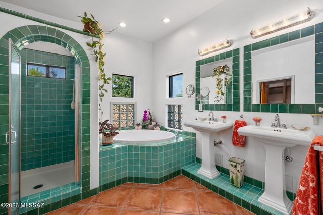 9690 N Linda Vista Place, Tucson, AZ 85742