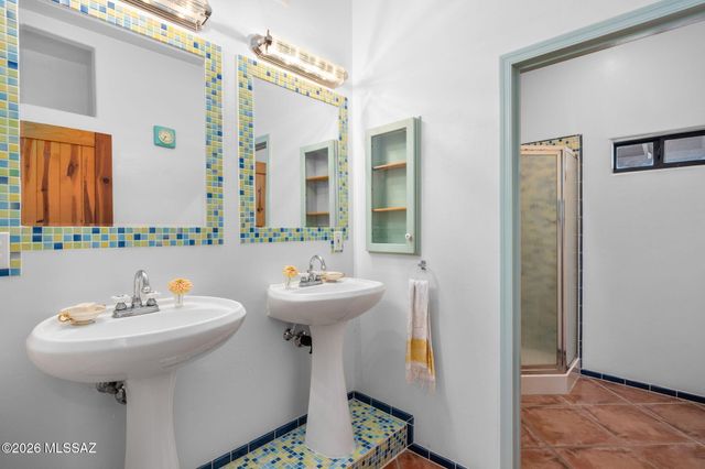 9690 N Linda Vista Place, Tucson, AZ 85742