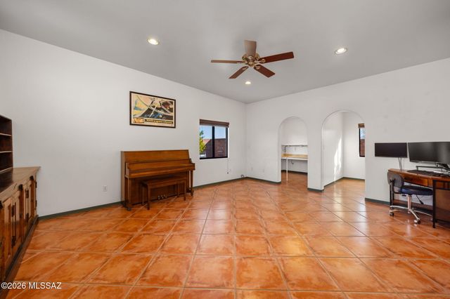 9690 N Linda Vista Place, Tucson, AZ 85742