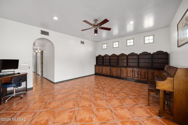 9690 N Linda Vista Place, Tucson, AZ 85742