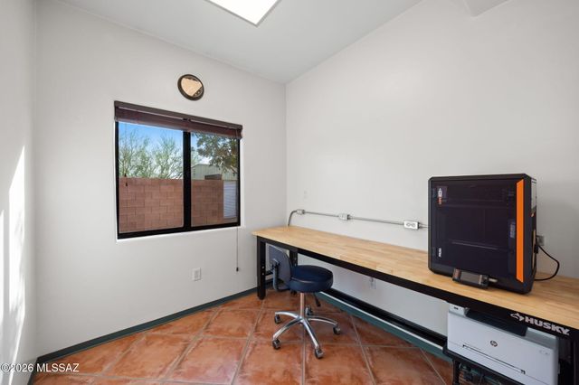 9690 N Linda Vista Place, Tucson, AZ 85742