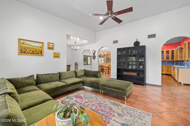 9690 N Linda Vista Place, Tucson, AZ 85742