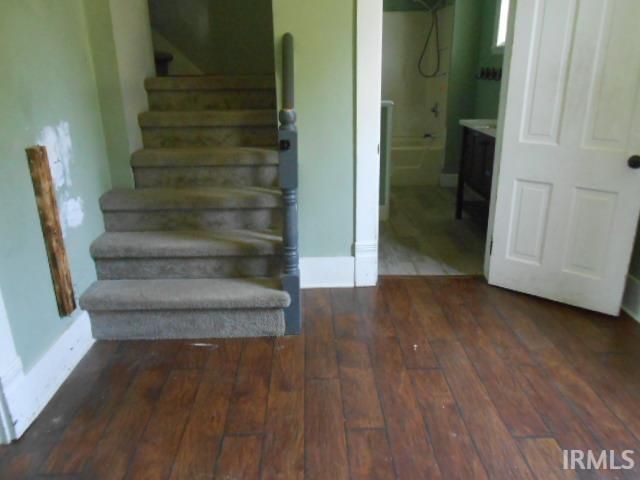 102 E Poplar Street, Owensville, IN 47665