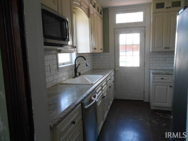 102 E Poplar Street, Owensville, IN 47665