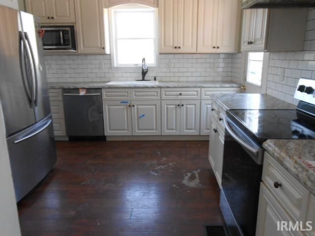 102 E Poplar Street, Owensville, IN 47665