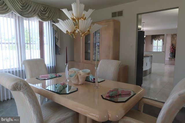 2100 DERBY DR, Cinnaminson, NJ 08077