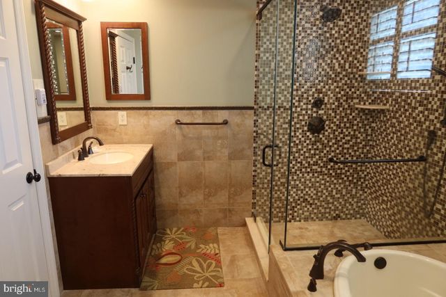 2100 DERBY DR, Cinnaminson, NJ 08077