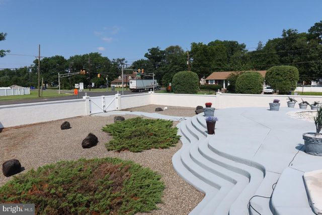 2100 DERBY DR, Cinnaminson, NJ 08077