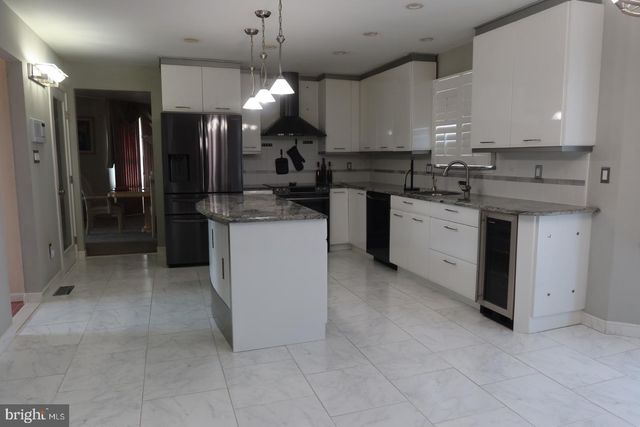 2100 DERBY DR, Cinnaminson, NJ 08077