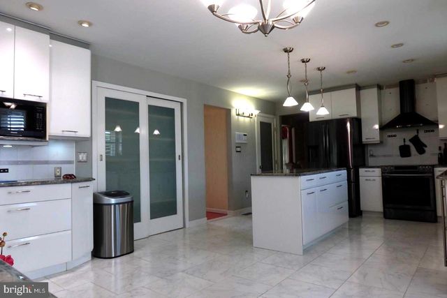 2100 DERBY DR, Cinnaminson, NJ 08077