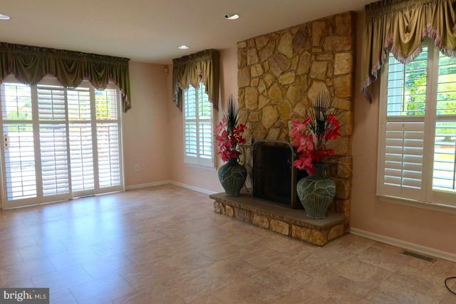 2100 DERBY DR, Cinnaminson, NJ 08077