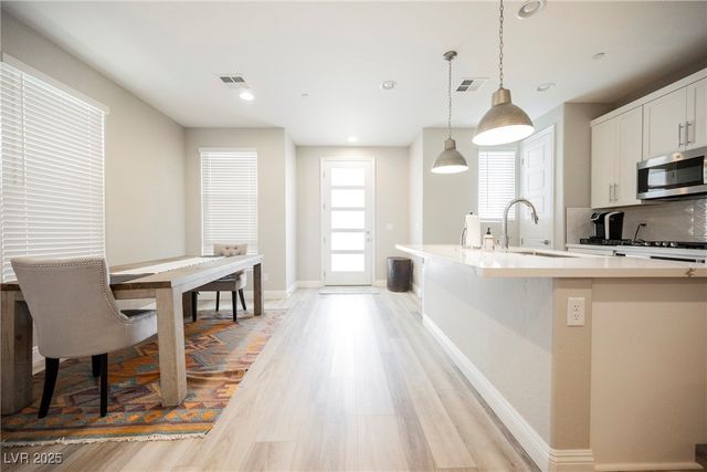 11676 Hamilton Lake Avenue, Las Vegas, NV 89138