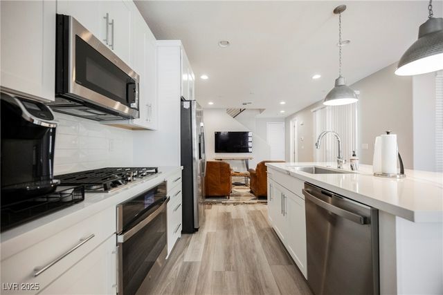 11676 Hamilton Lake Avenue, Las Vegas, NV 89138