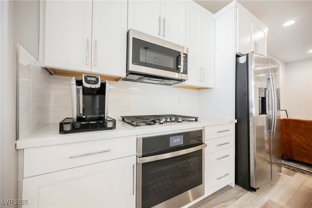 11676 Hamilton Lake Avenue, Las Vegas, NV 89138