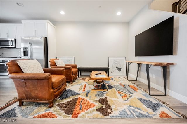 11676 Hamilton Lake Avenue, Las Vegas, NV 89138