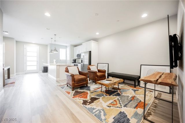 11676 Hamilton Lake Avenue, Las Vegas, NV 89138