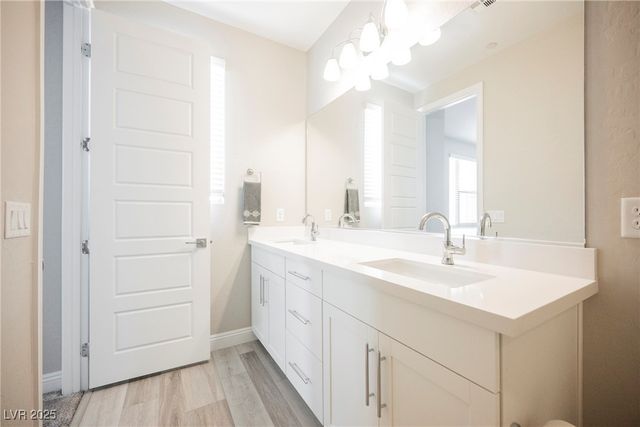 11676 Hamilton Lake Avenue, Las Vegas, NV 89138