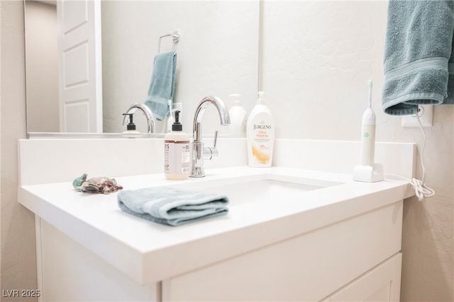 11676 Hamilton Lake Avenue, Las Vegas, NV 89138