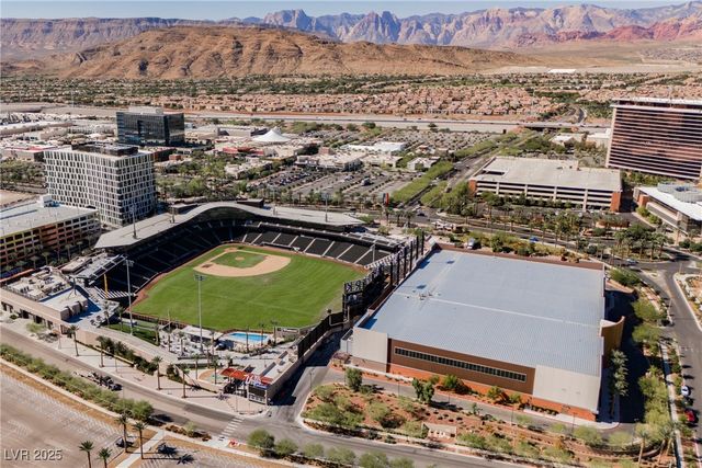 11676 Hamilton Lake Avenue, Las Vegas, NV 89138