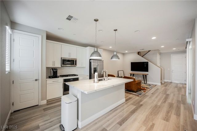 11676 Hamilton Lake Avenue, Las Vegas, NV 89138