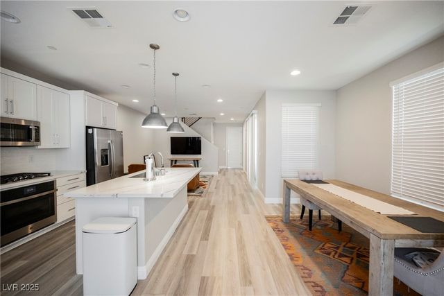 11676 Hamilton Lake Avenue, Las Vegas, NV 89138