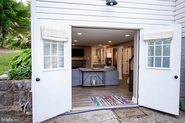 2056 RIDGE RD, Elverson, PA 19520