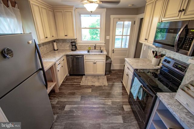 2056 RIDGE RD, Elverson, PA 19520