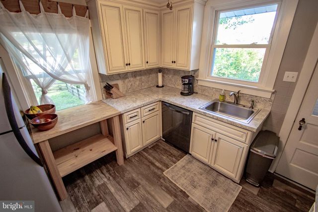 2056 RIDGE RD, Elverson, PA 19520