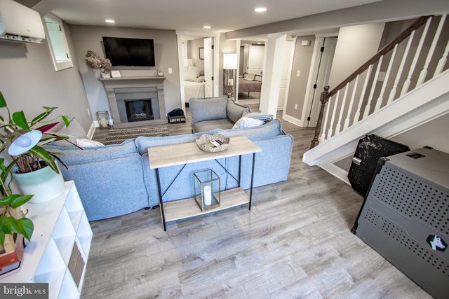 2056 RIDGE RD, Elverson, PA 19520