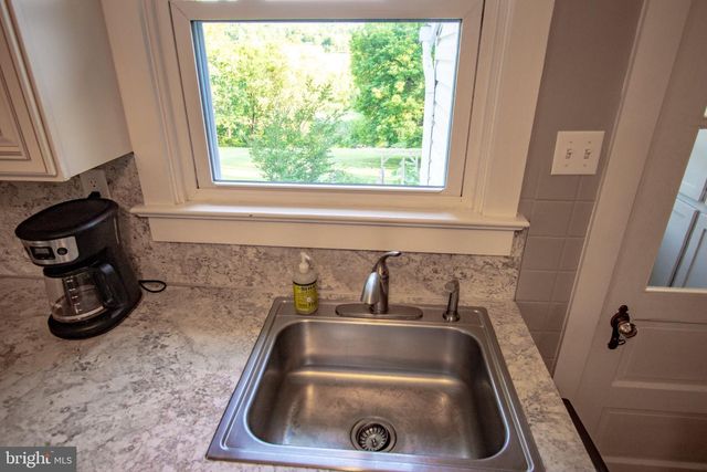 2056 RIDGE RD, Elverson, PA 19520